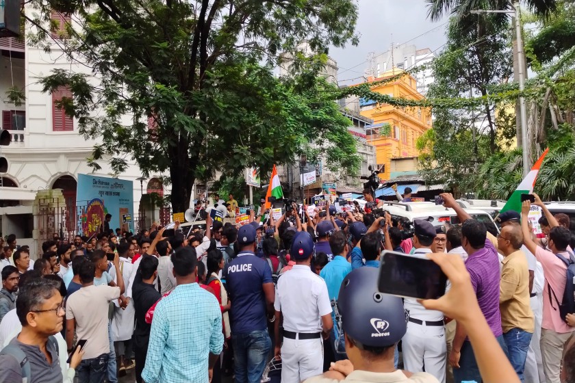 নেতাদের গ্ৰেফতার ও তৃতীয় ফ্রন্টের সম্ভাবনা